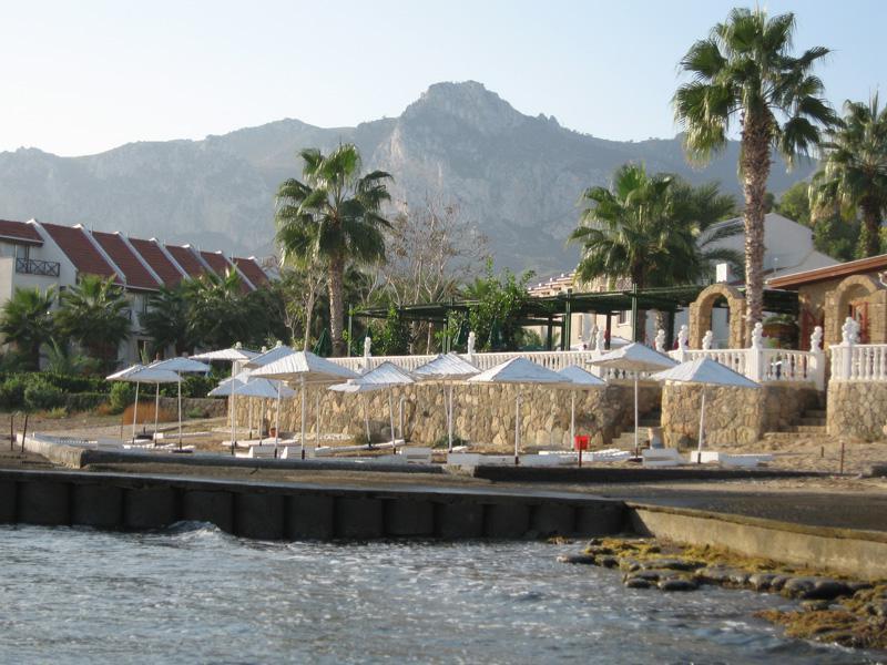 Topset Hotel Kyrenia  Exteriör bild